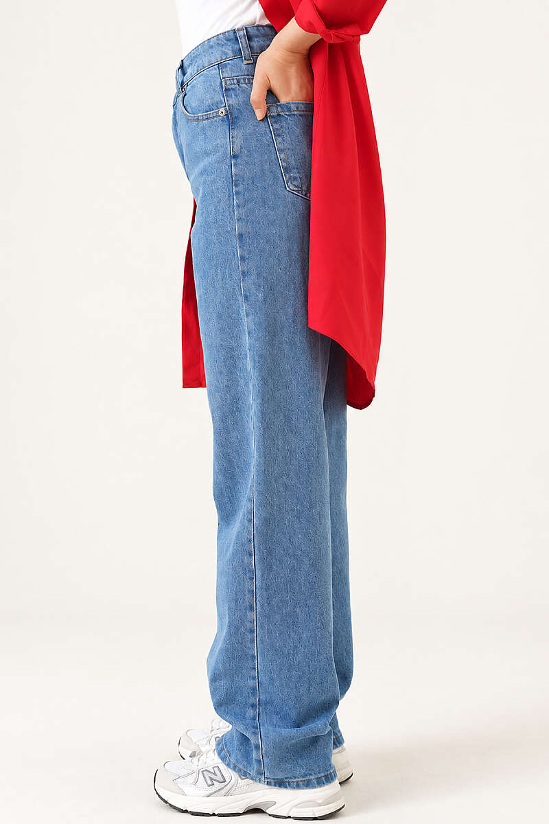 Straight-Leg Jeans - Light Denim