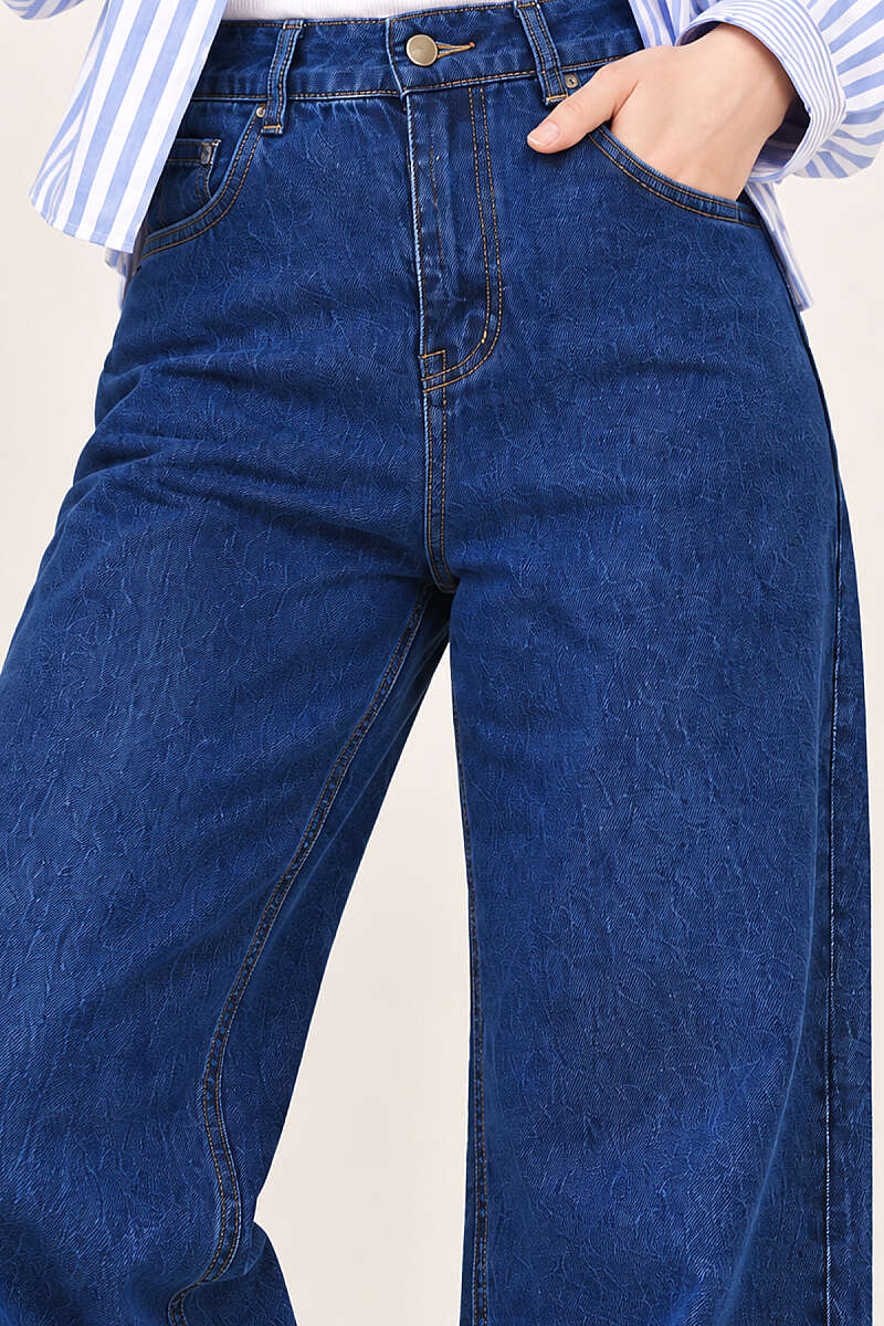 Straight-Leg Jeans - Mid Denim