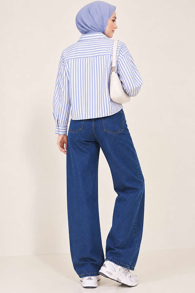 Straight-Leg Jeans - Mid Denim