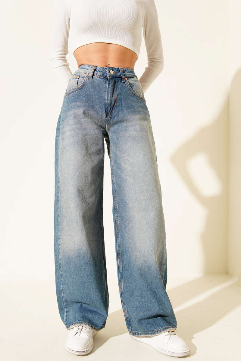 Loose Wide-Leg Jeans with Back Buckle - Light Blue