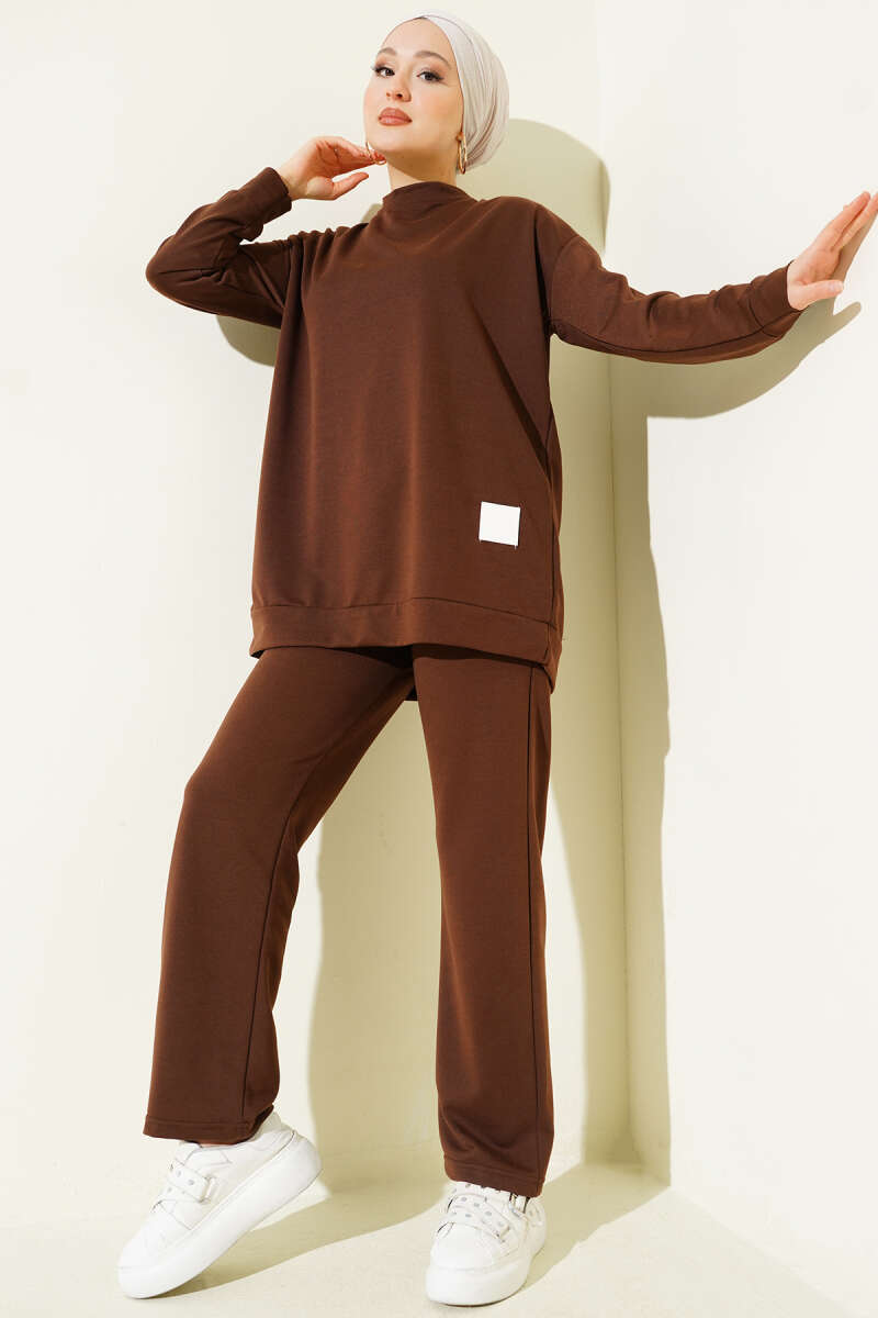 Basic Two-Piece Set with Emblem - Brown