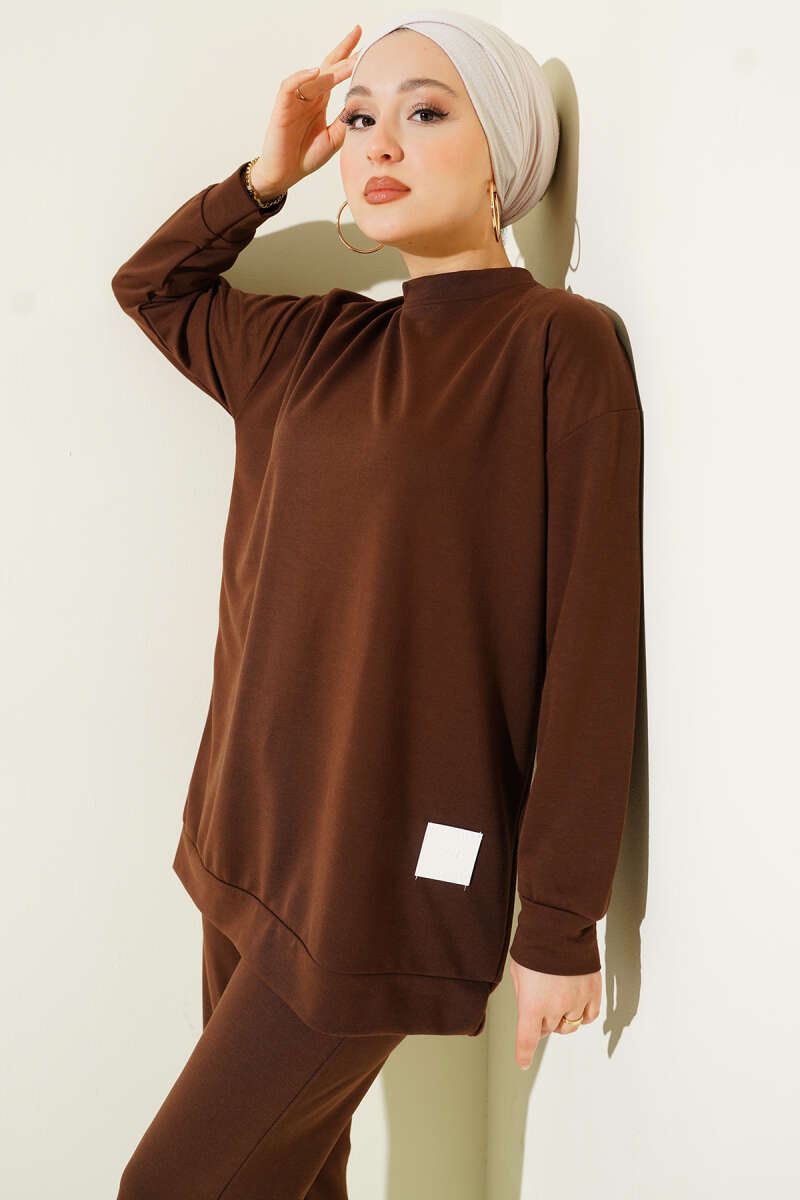 Basic Two-Piece Set with Emblem - Brown