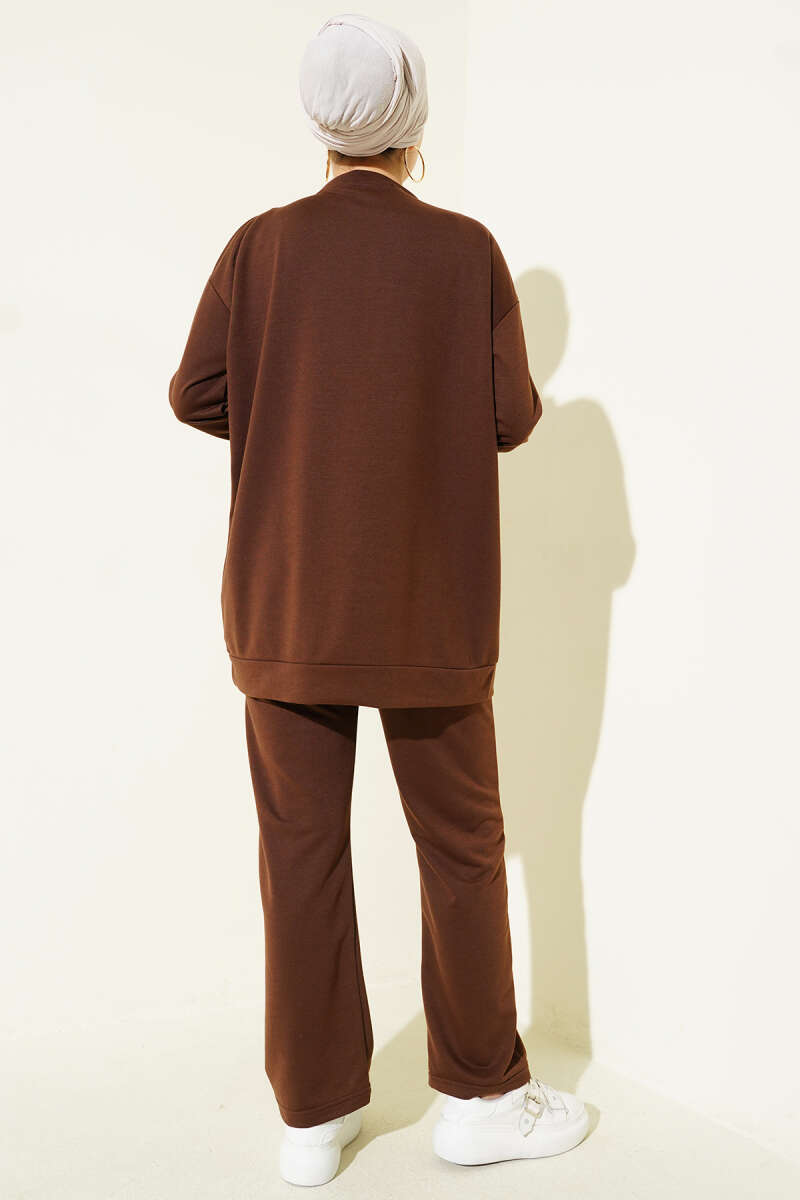 Basic Two-Piece Set with Emblem - Brown