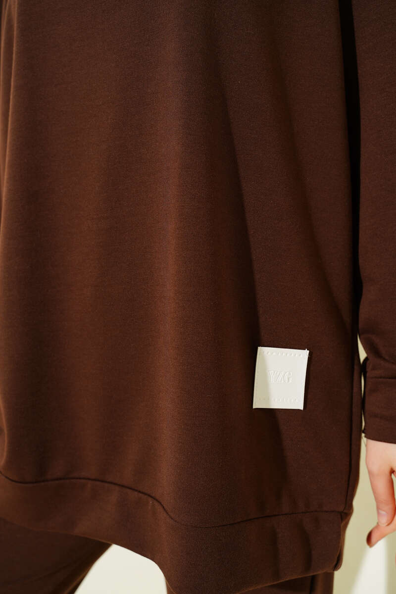 Basic Two-Piece Set with Emblem - Brown