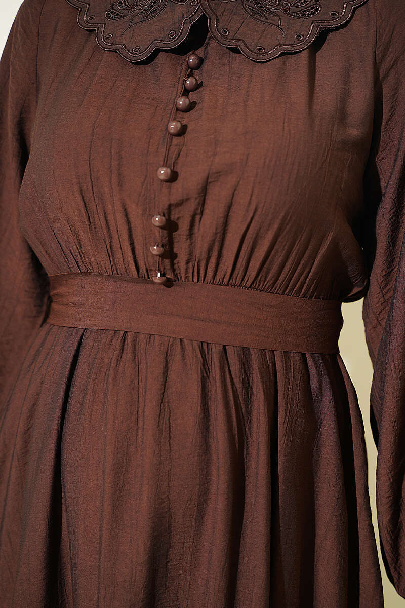 Dress with Peter Pan Collar and Elastic Cuffs - Brown