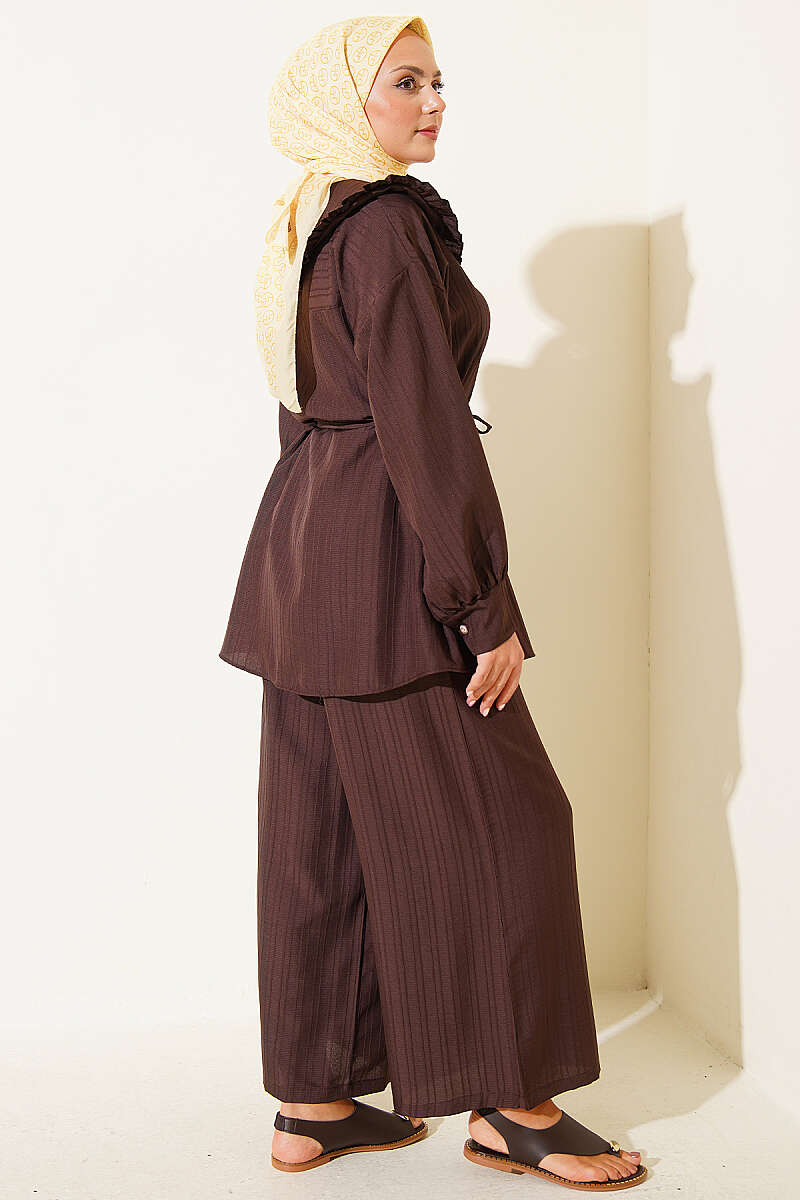 Two-Piece Set with Peter Pan Collar and Tie Cord - Brown