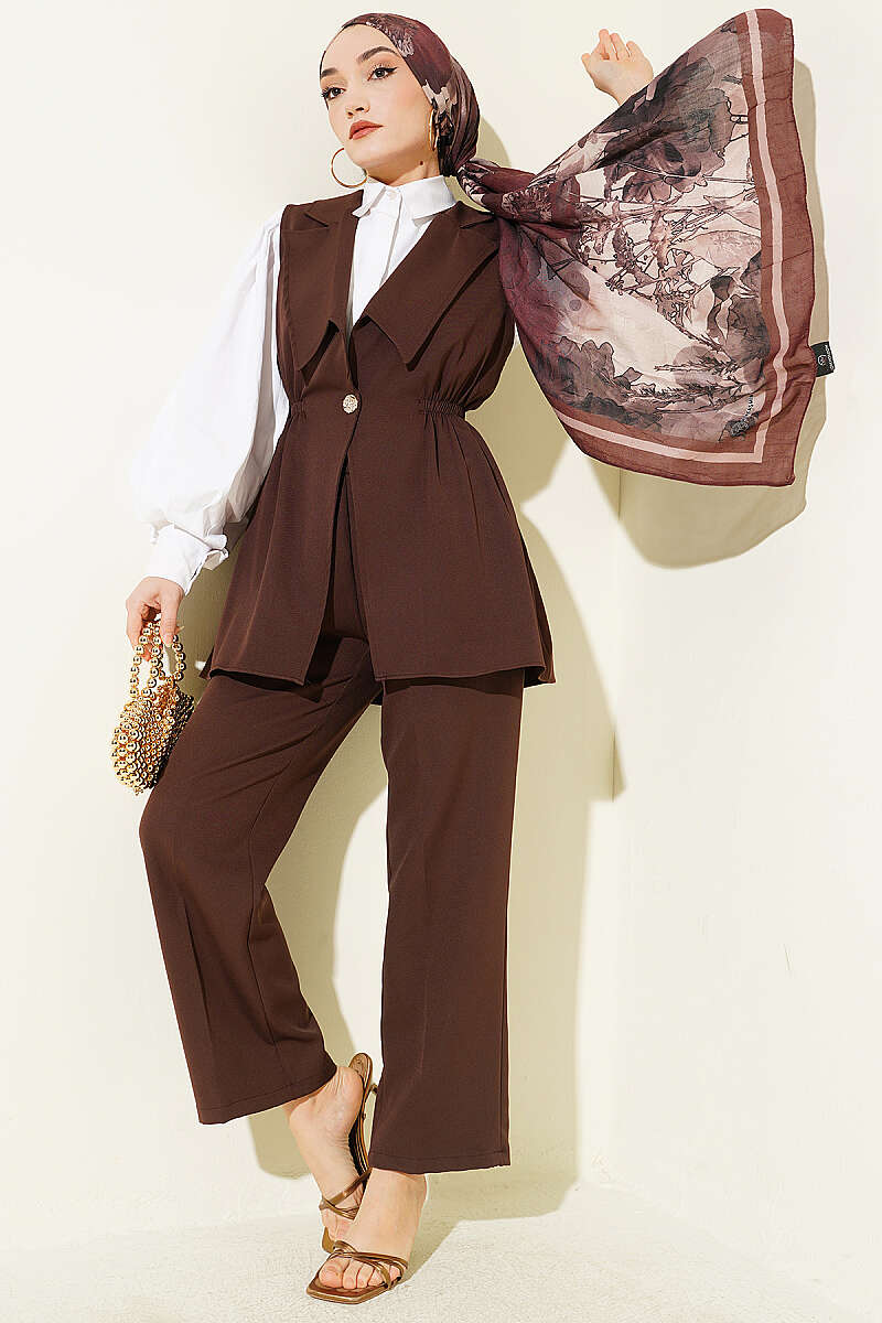 Two-Piece Set with Vest and Gathered Waist - Brown