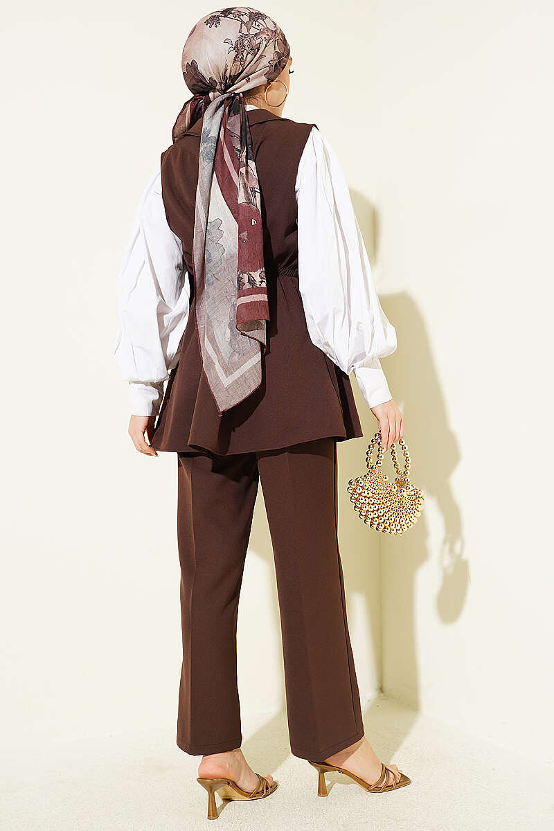 Two-Piece Set with Vest and Gathered Waist - Brown