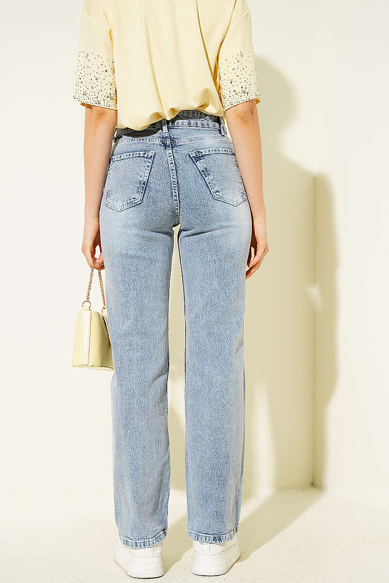 Straight-Leg Jeans with Button Waist - Light Blue
