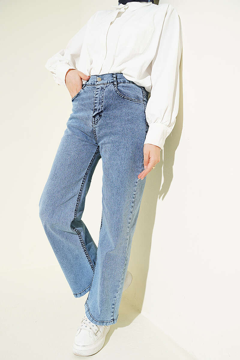 Wide-Leg Jeans with Waist Buttons - Light Blue