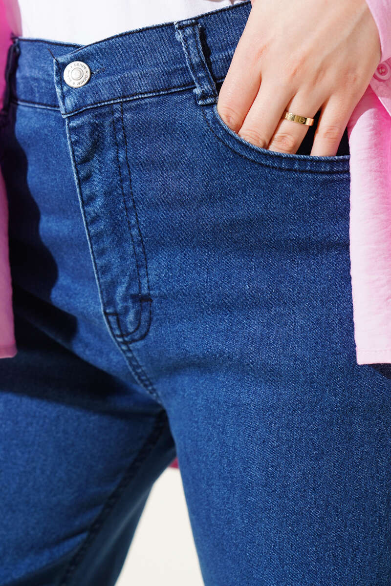 Wide-Leg Jeans with Waist Buttons - Classic Denim