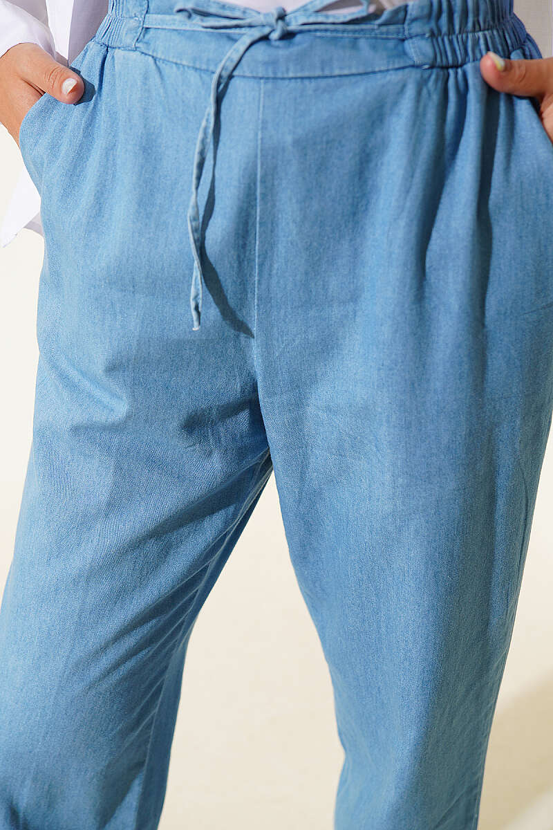 Slim-Leg Jeans with Elastic Waist - Ice Blue