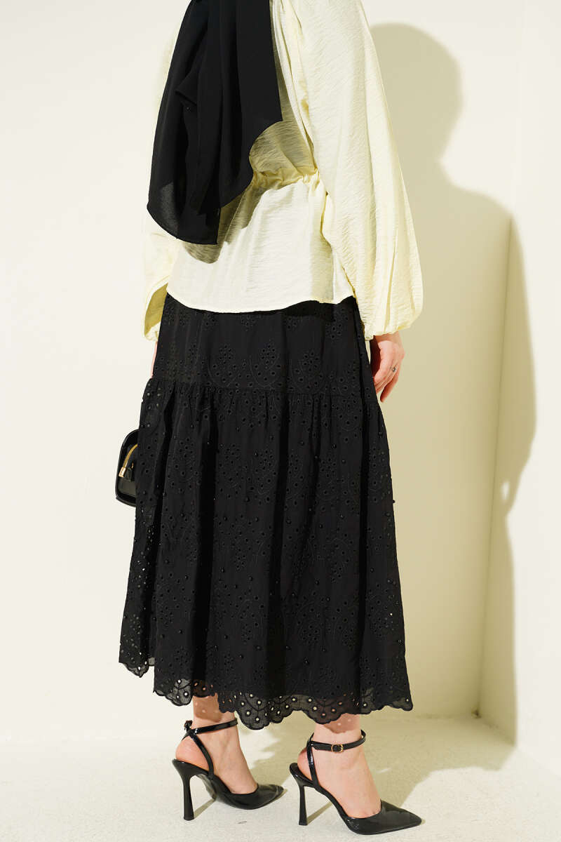 Pearl Skirt with Elastic Waist - Black