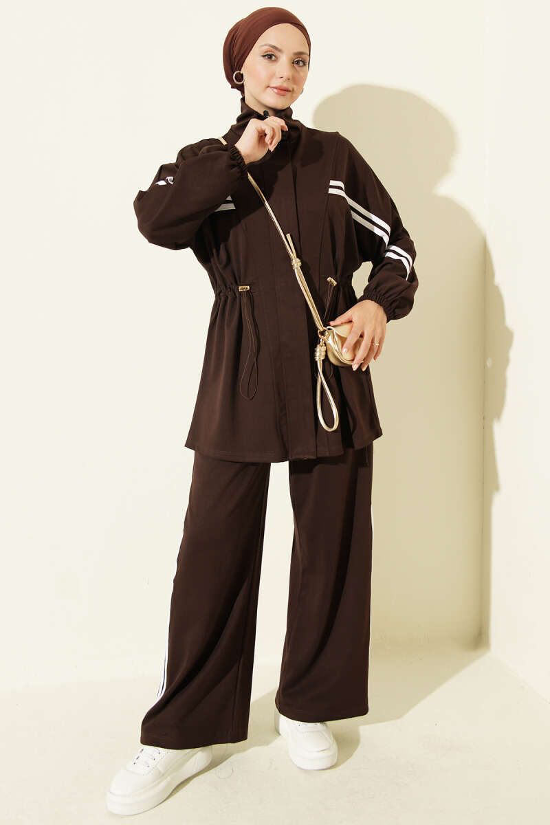 Two-Piece Set with Stripe Trim and Elastic Waist - Brown