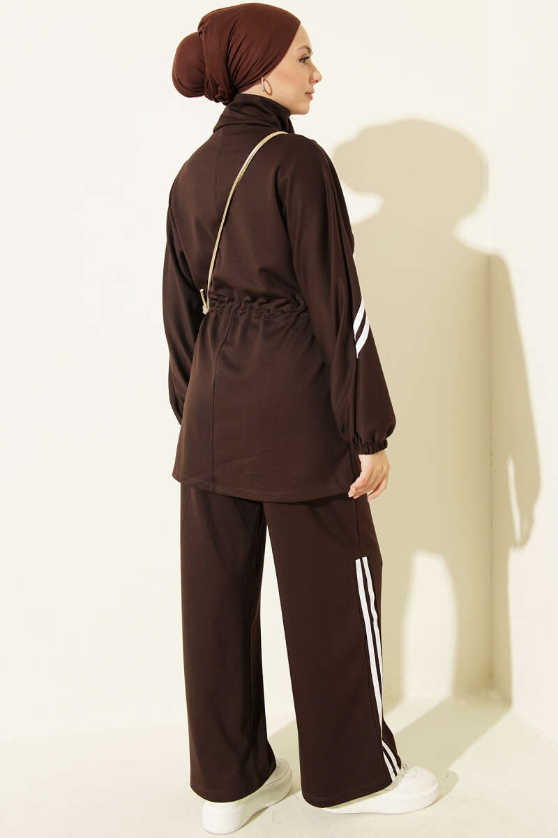 Two-Piece Set with Stripe Trim and Elastic Waist - Brown