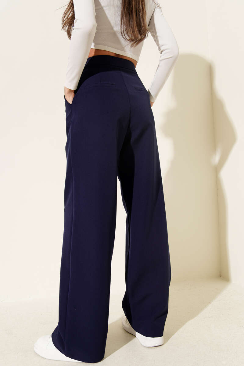 Wide-Leg Pants with Waist Darts - Navy