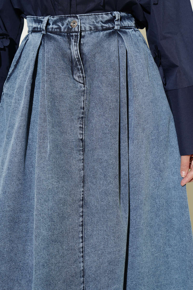 Pleated-Waist Denim Skirt with Pockets - Light Blue