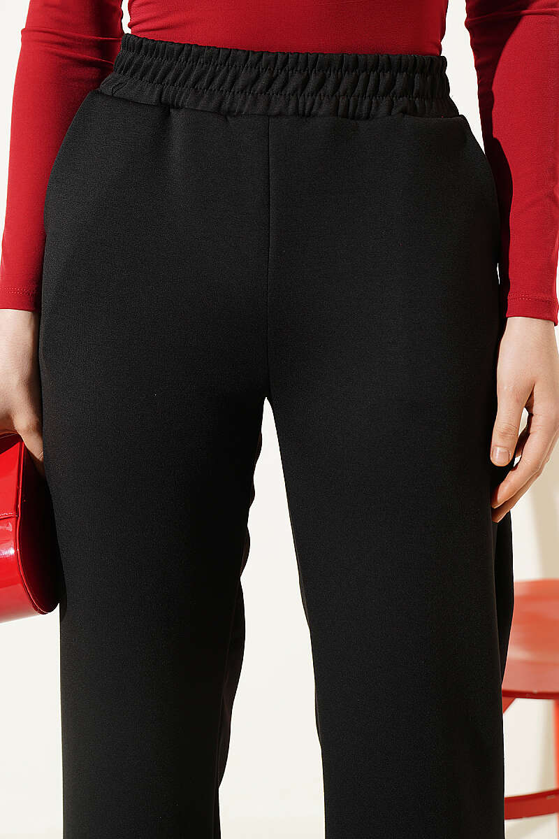 Elastic-Waist Pants with Pockets - Black