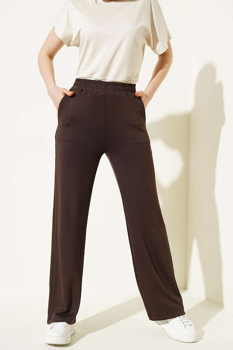 Elastic-Waist Pants with Pockets - Brown
