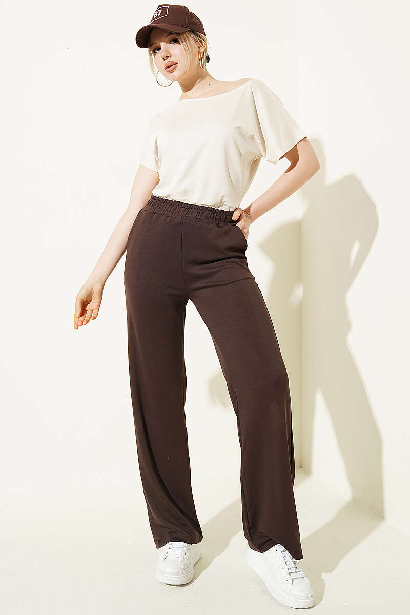 Elastic-Waist Pants with Pockets - Brown