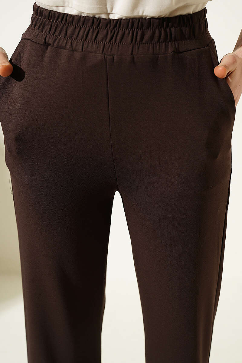 Elastic-Waist Pants with Pockets - Brown