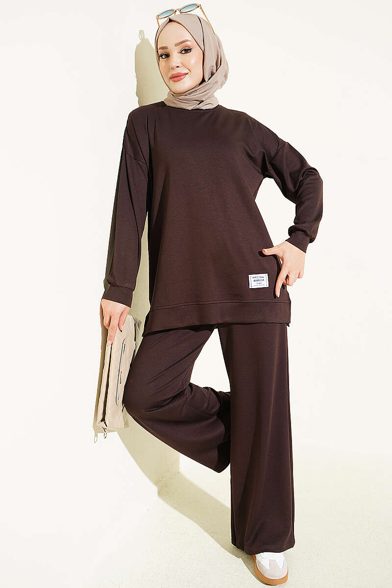 Crew-Neck Two-Piece Set with Emblem - Brown