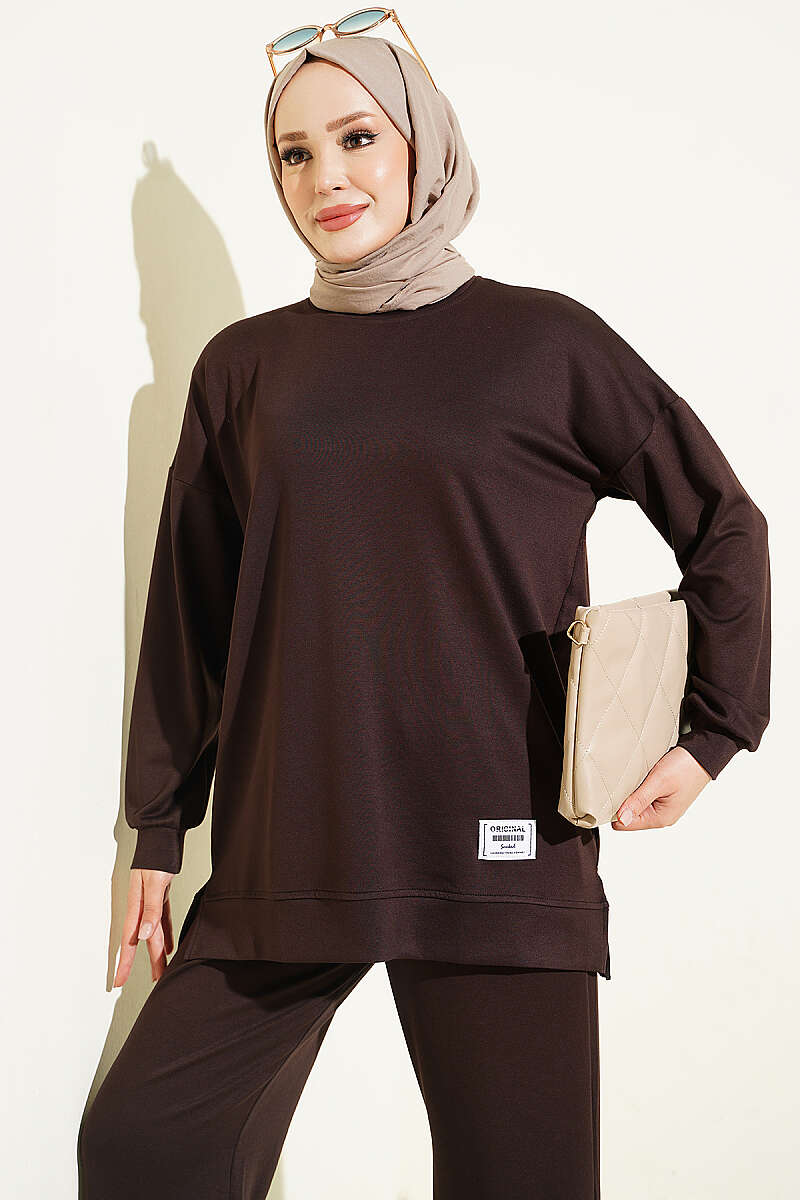Crew-Neck Two-Piece Set with Emblem - Brown