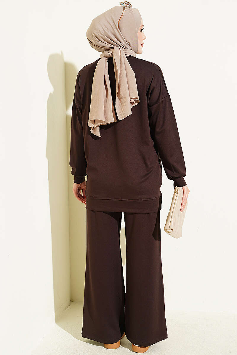 Crew-Neck Two-Piece Set with Emblem - Brown