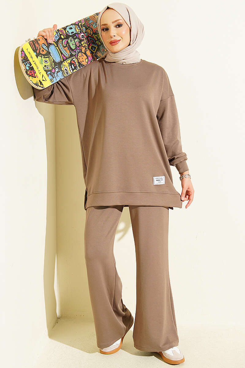 Crew-Neck Two-Piece Set with Emblem - Mink