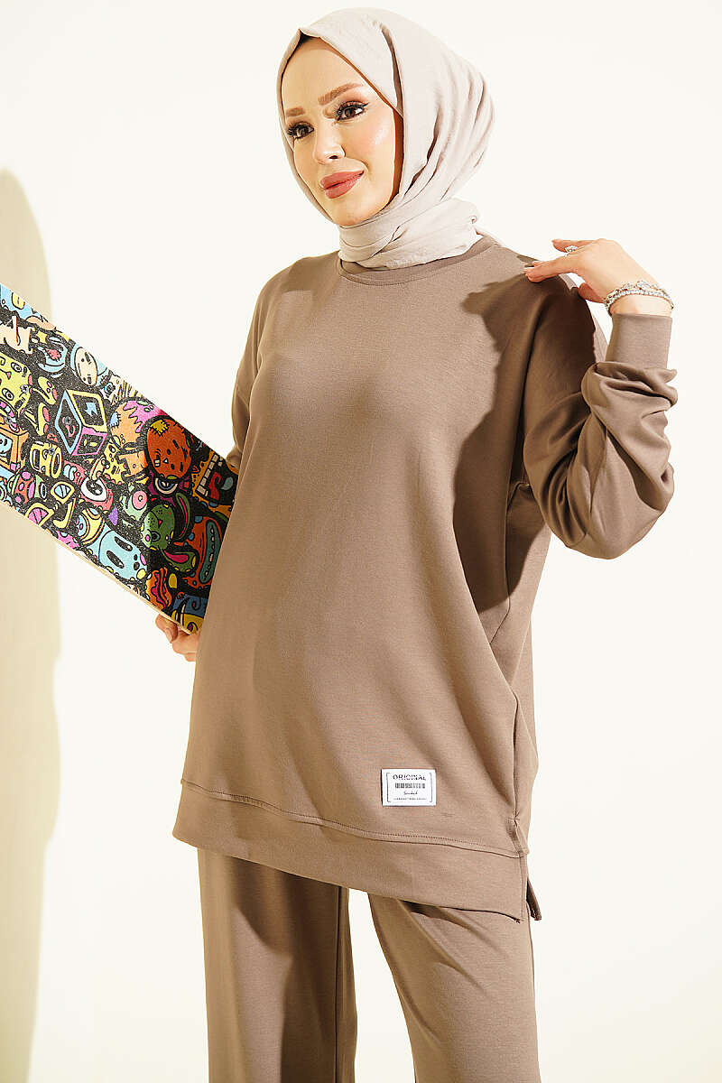Crew-Neck Two-Piece Set with Emblem - Mink