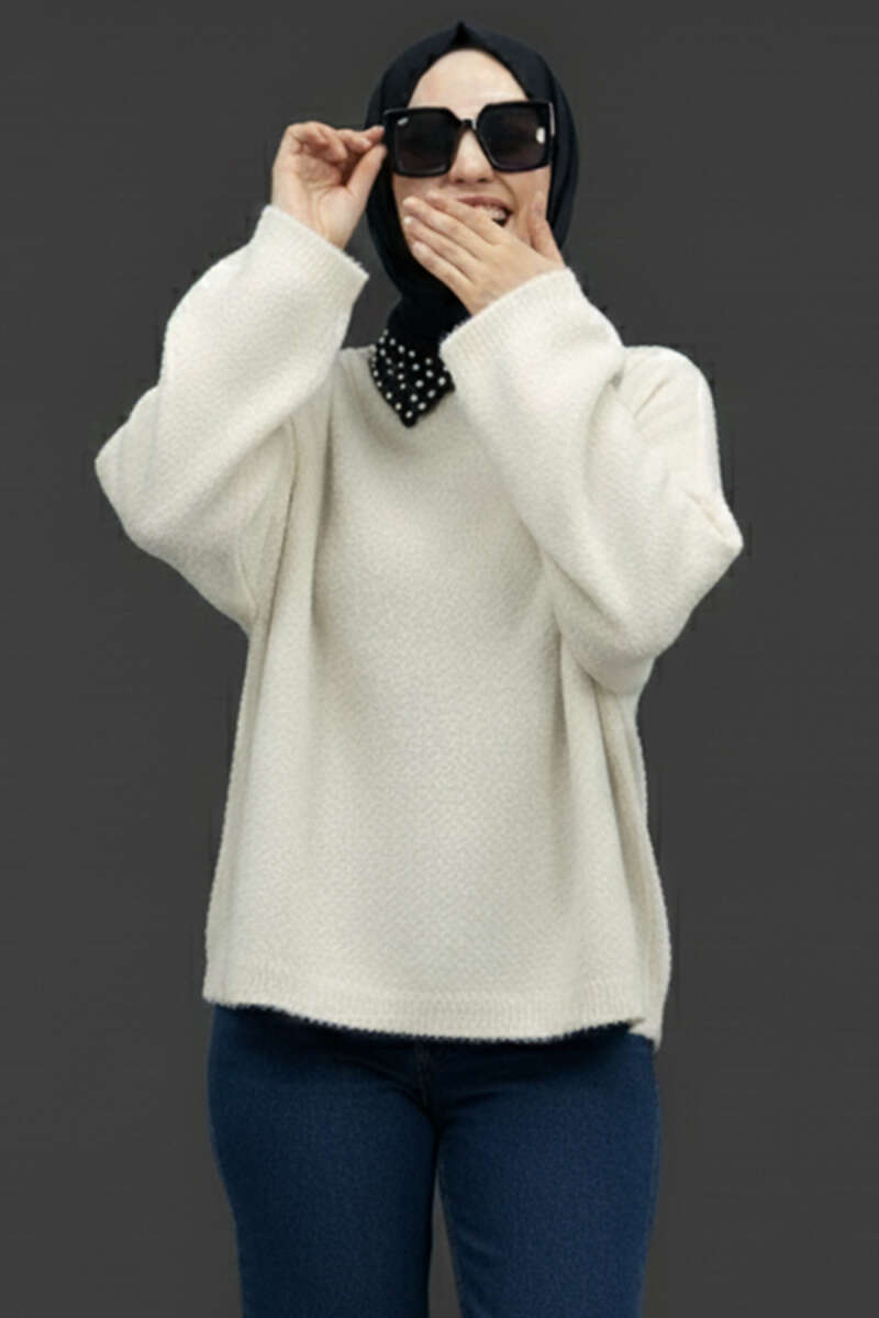 Basic Crew-Neck Fluffy Sweater - White