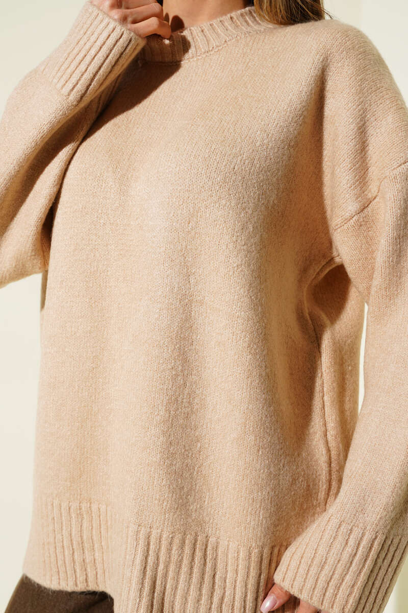 Crew-Neck Basic Soft Sweater - Camel