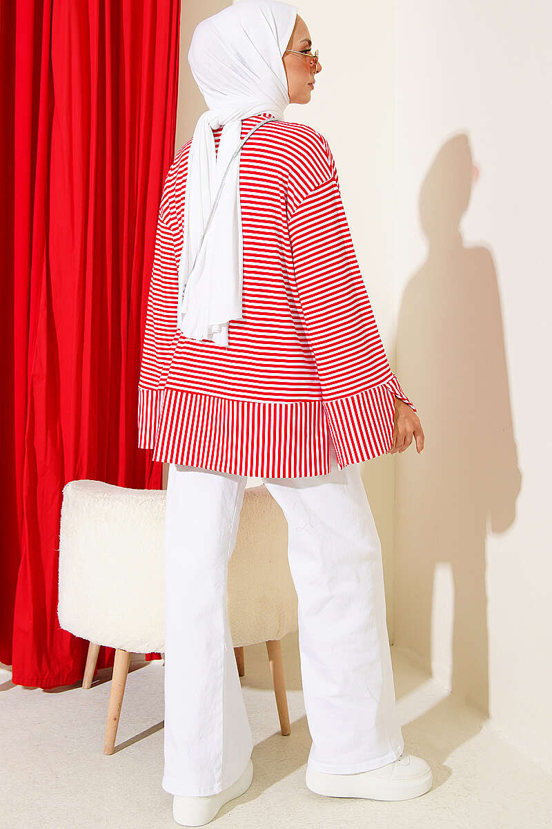 Crew-Neck Tunic with Vertical Line Detail - Red