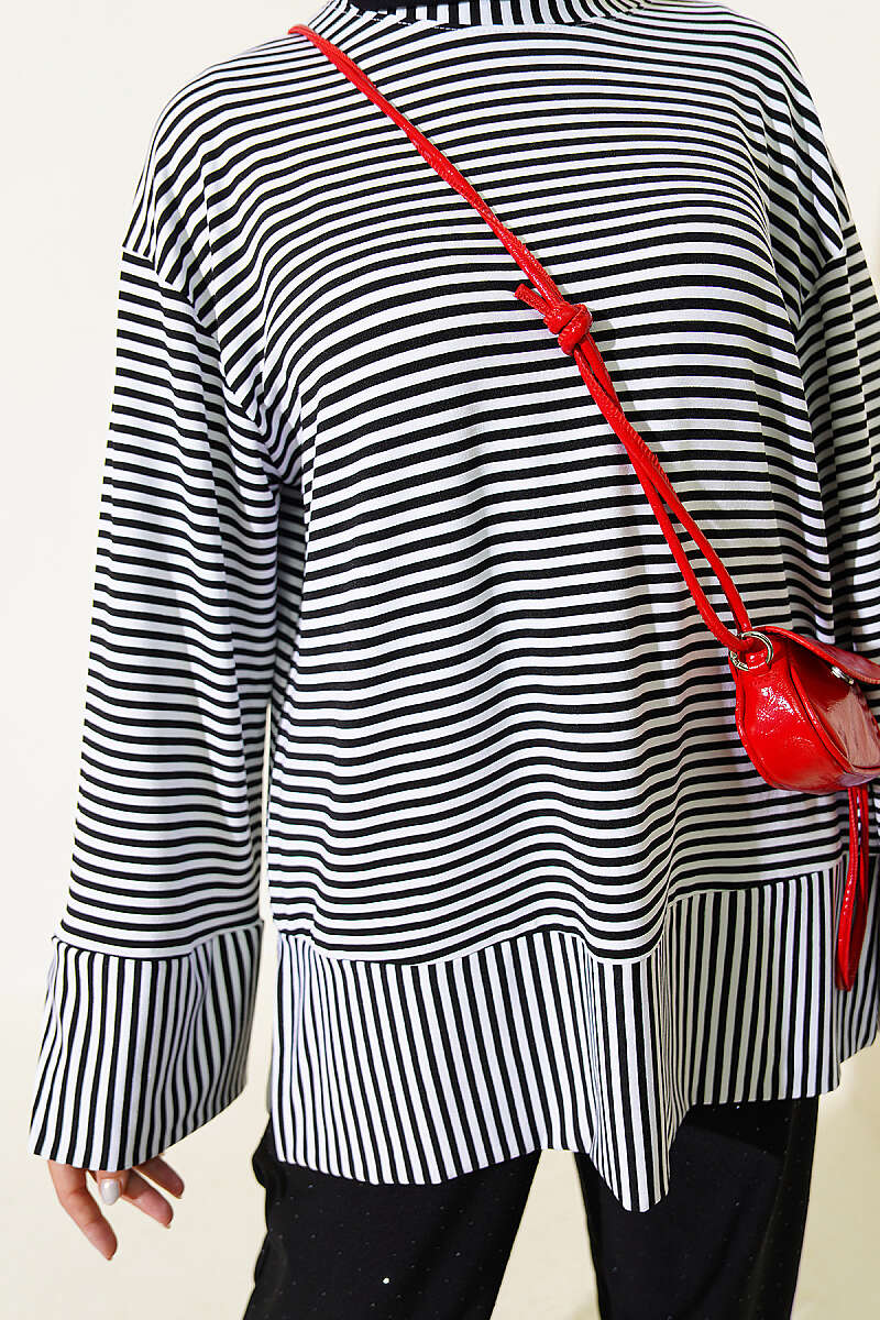 Crew-Neck Tunic with Vertical Line Detail - Black