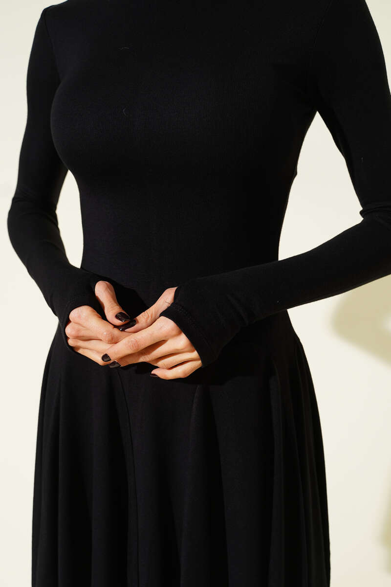 Turtleneck Loycha Midi Dress - Black
