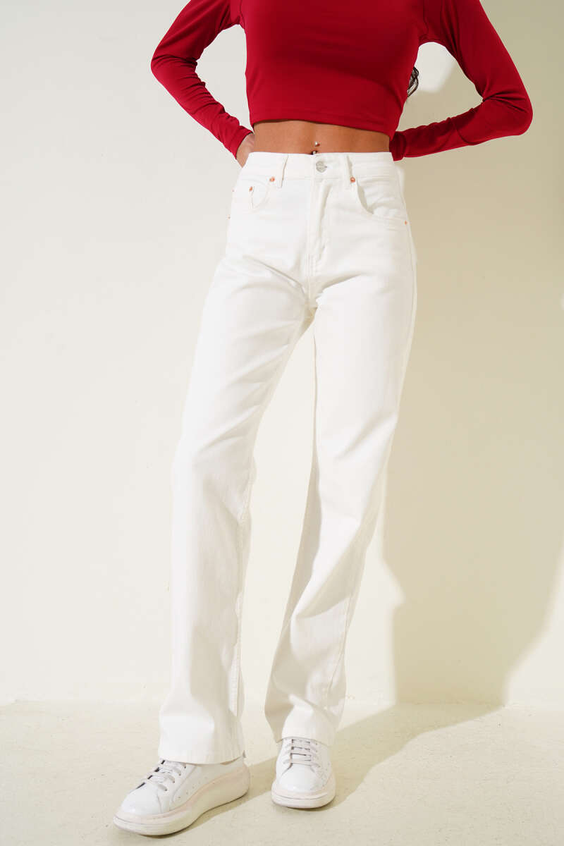Straight-Leg Jeans with Button Waist - Ecru