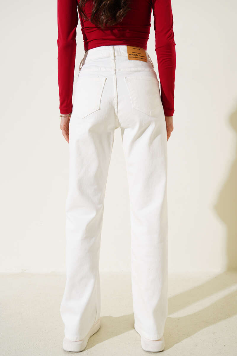 Straight-Leg Jeans with Button Waist - Ecru