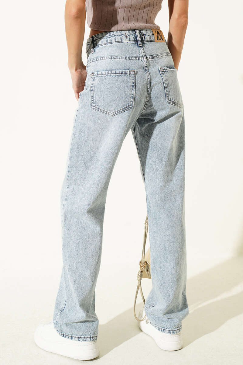 Straight-Leg Jeans with Pockets - Light Blue