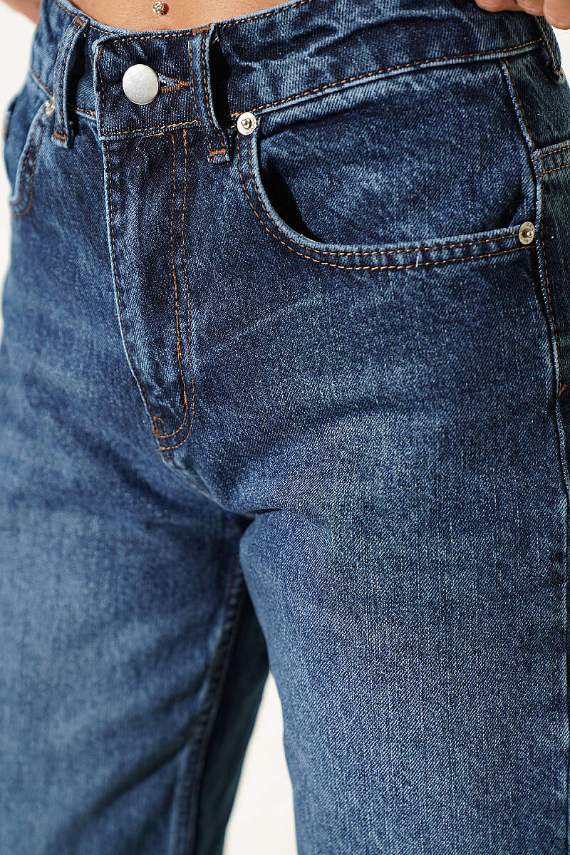 Straight-Leg Jeans with Pockets - Denim Blue