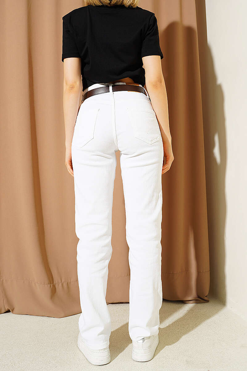 Belted Straight-Leg Jeans - Ecru