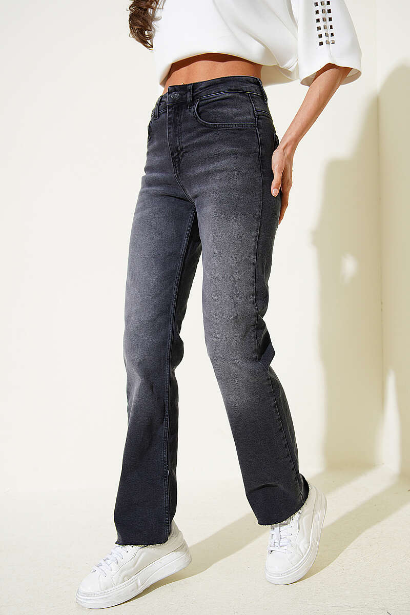 Straight-Leg Raw-Hem Jeans - Smoke Grey