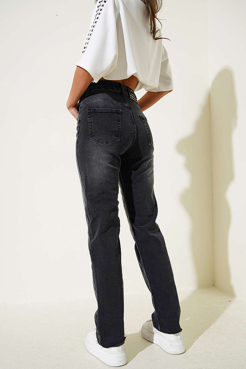 Straight-Leg Raw-Hem Jeans - Smoke Grey