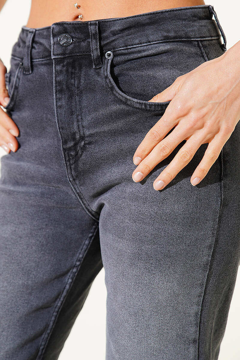 Straight-Leg Raw-Hem Jeans - Smoke Grey