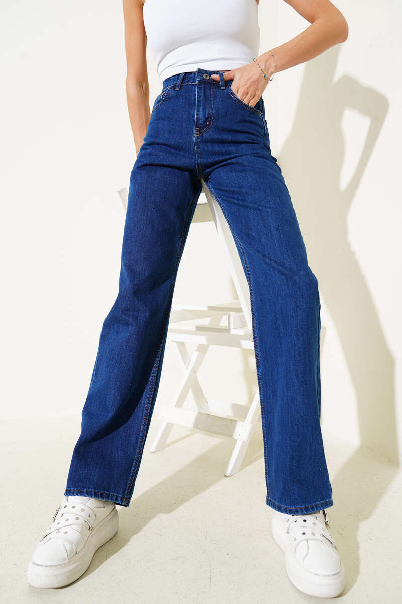 Straight-Leg Jeans - Blue