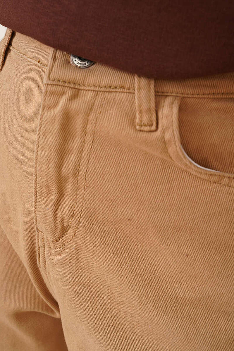 Straight-Leg Jeans - Latte