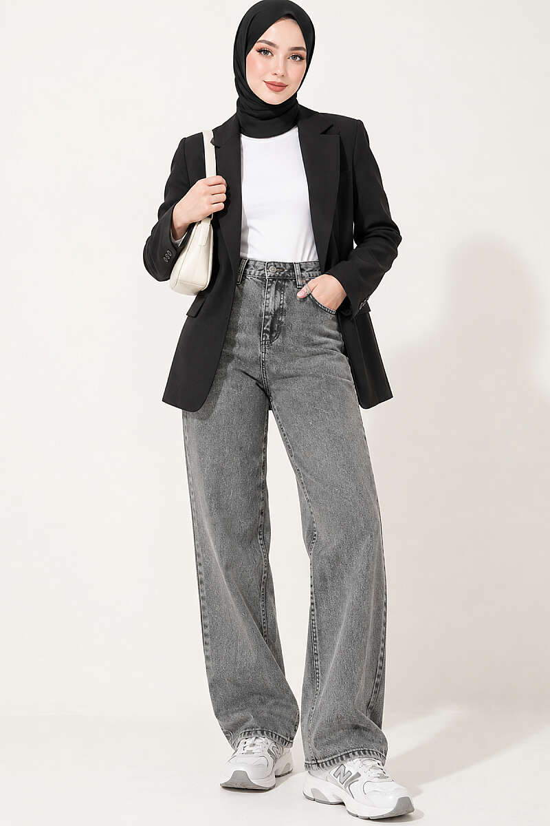 Straight-Leg Jeans - Light Washed Black