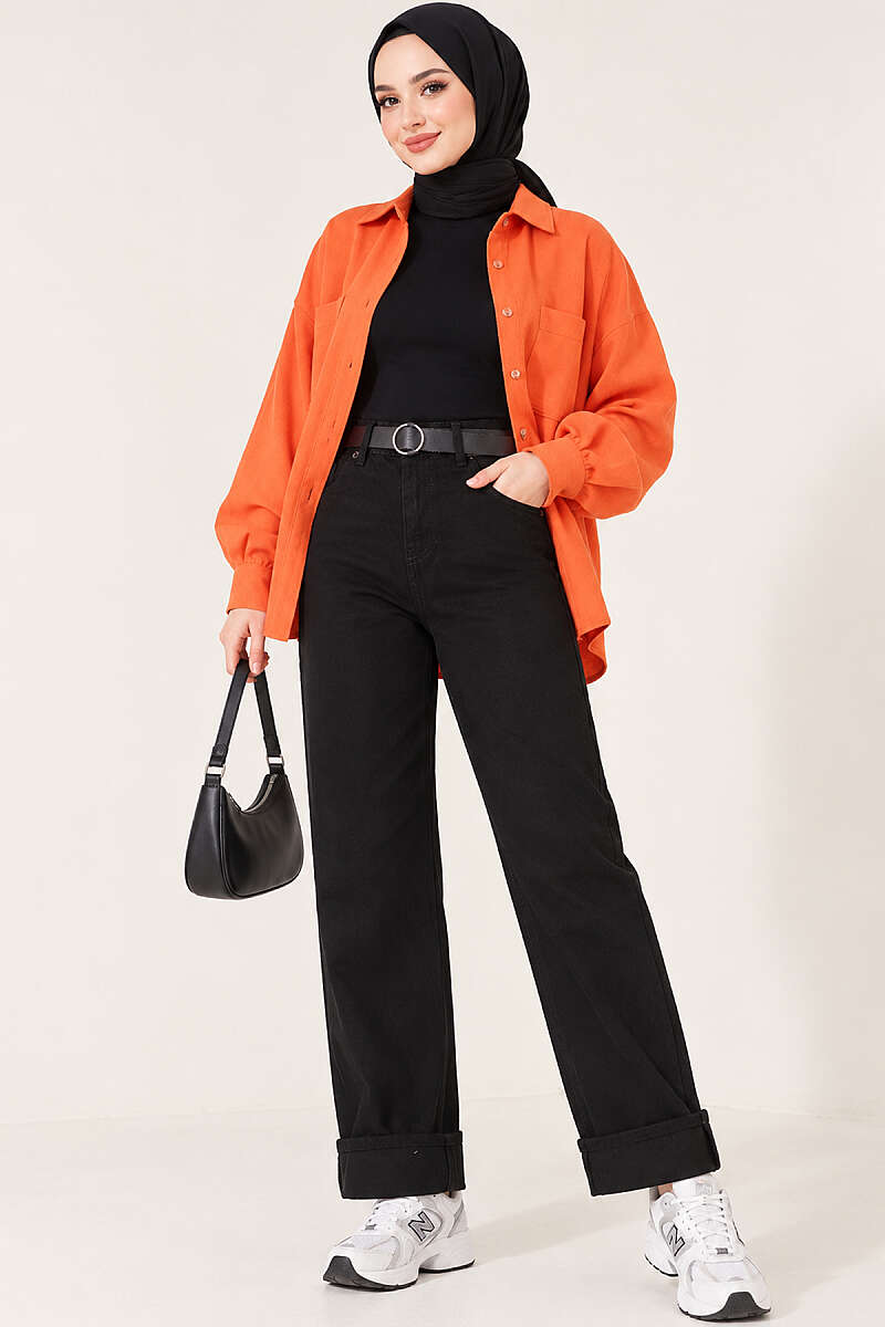 Straight-Leg Jeans - Black