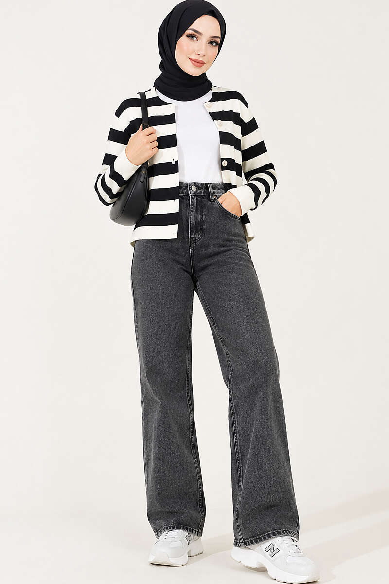 Straight-Leg Jeans - Mid Washed Black