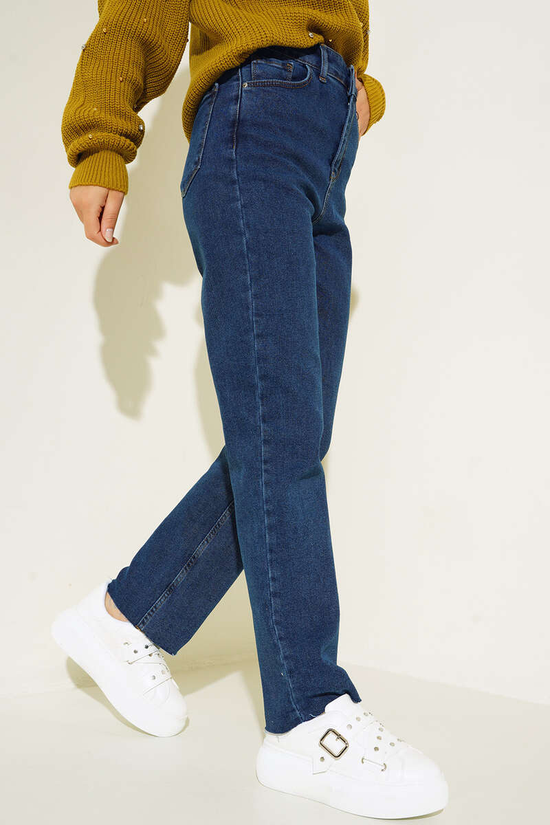 Straight-Leg Jeans with Raw Hem - Classic Denim