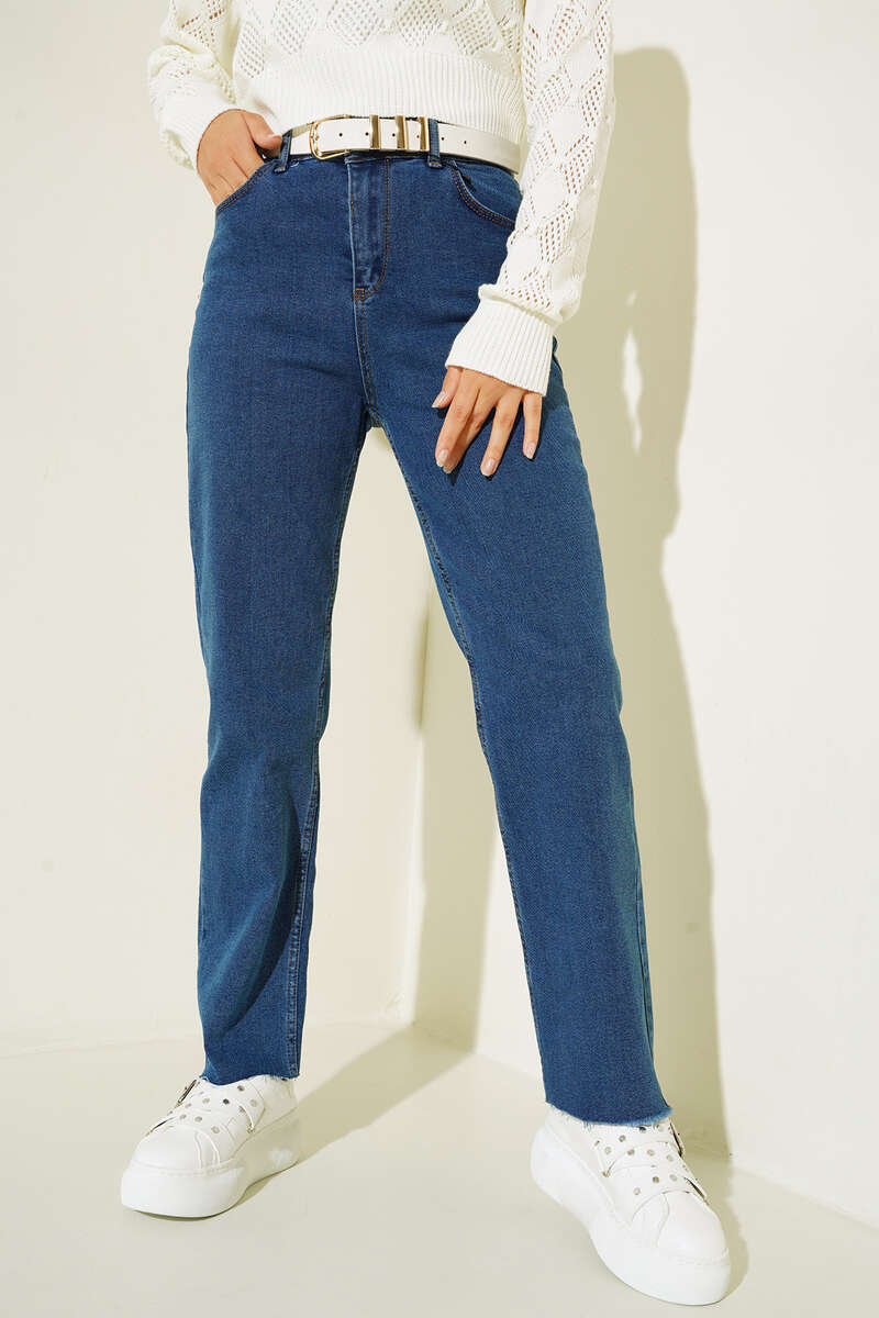 Straight-Leg Jeans with Raw Hem - Denim Blue